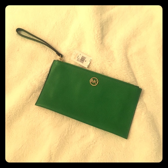 Michael Kors Handbags - Michael Kors zip clutch